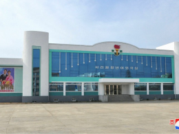 사리원시에 일떠선 청년야외극장