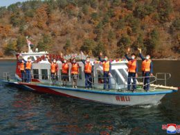 조선로동당의 은정어린 《어머니》호 통학배들 운항 시작