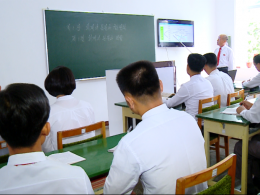 사랑의 해빛은 영예군인들의 대학교정에도