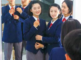 언제나 밝고 단정한 옷차림을