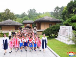 Flood Victims Stay in Pyongyang with Joy and Happiness