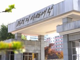 동영상편집물《강좌에서 중시한 실험교육》