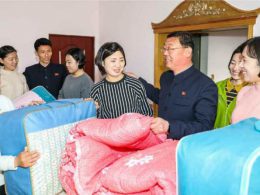 기숙사생들을 친부모의 심정으로 돌봐주고있다