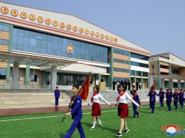 삼지연소년단야영소에서 첫기 야영 시작