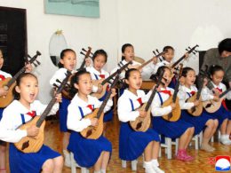 강성조선의 역군으로 씩씩하게 자라는 소년단원들