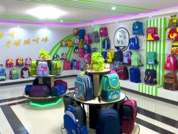 친어버이의 다심한 사랑은 학생가방에도