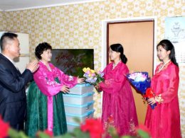 교육자가정이 받아안은 어버이사랑