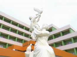 동영상편집물《세상에 부럼없이 자라나는 행복동이들의 밝은 모습》